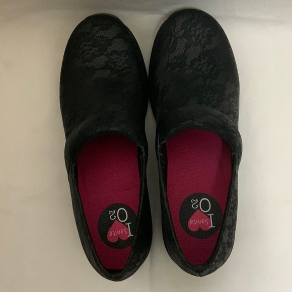 Sanita O2 Black Embossed Lace Pattern Clog - Picture 1 of 8